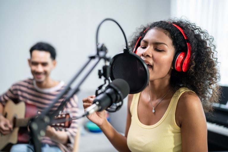 Effective Techniques for Teaching Beginner Singers